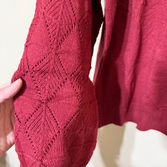 Zeagoo Burgundy Swester withOpen Weave Sleeves - Picture 3 of 5